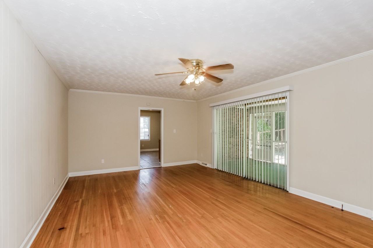 5024 Providence Rd - Photo 3 of 16