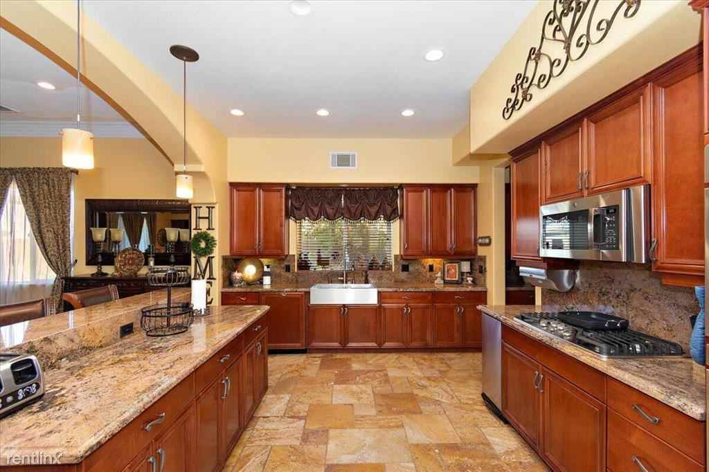 39588 Picasso Ct - Photo 2 of 10