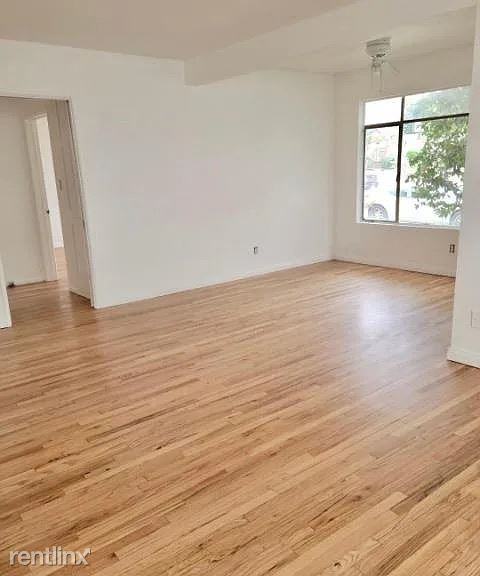 1015 N Edinburgh Ave - Photo 2 of 7