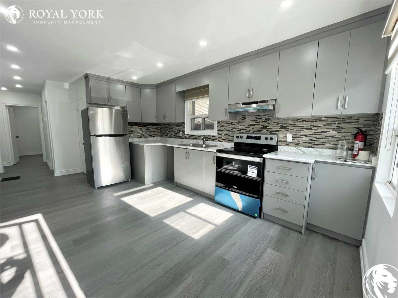 21 Pine Ave N #1 - Photo 2 of 27