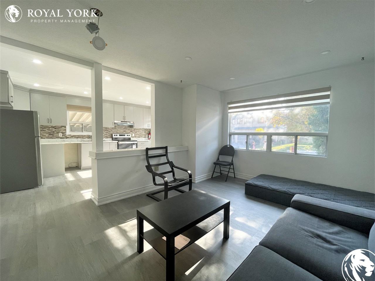 21 Pine Ave N #1 - Photo 3 of 27