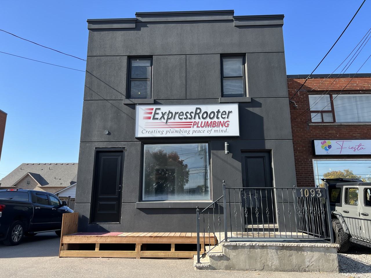 1093 Lakeshore Rd E - Photo 2 of 31