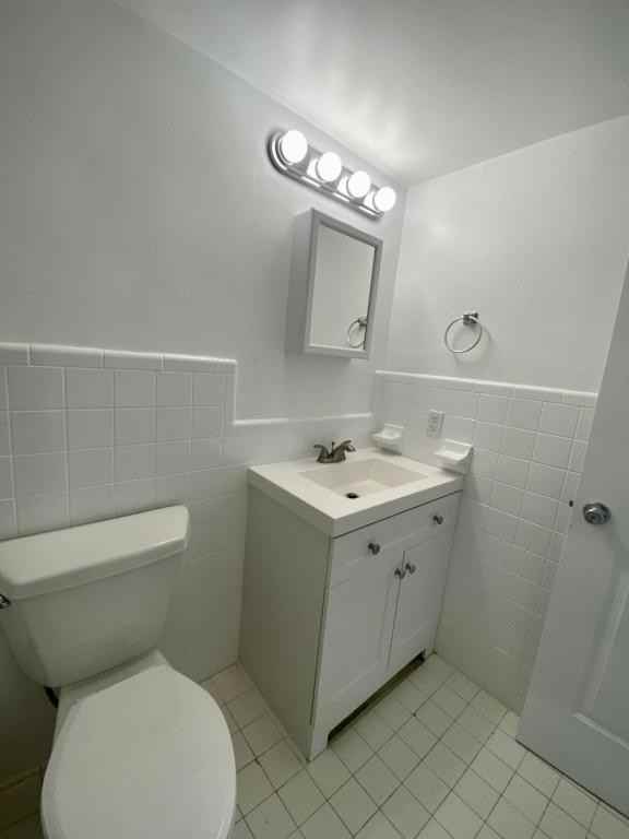 1033 Nw 30th Ct #3 - Photo 4 of 9