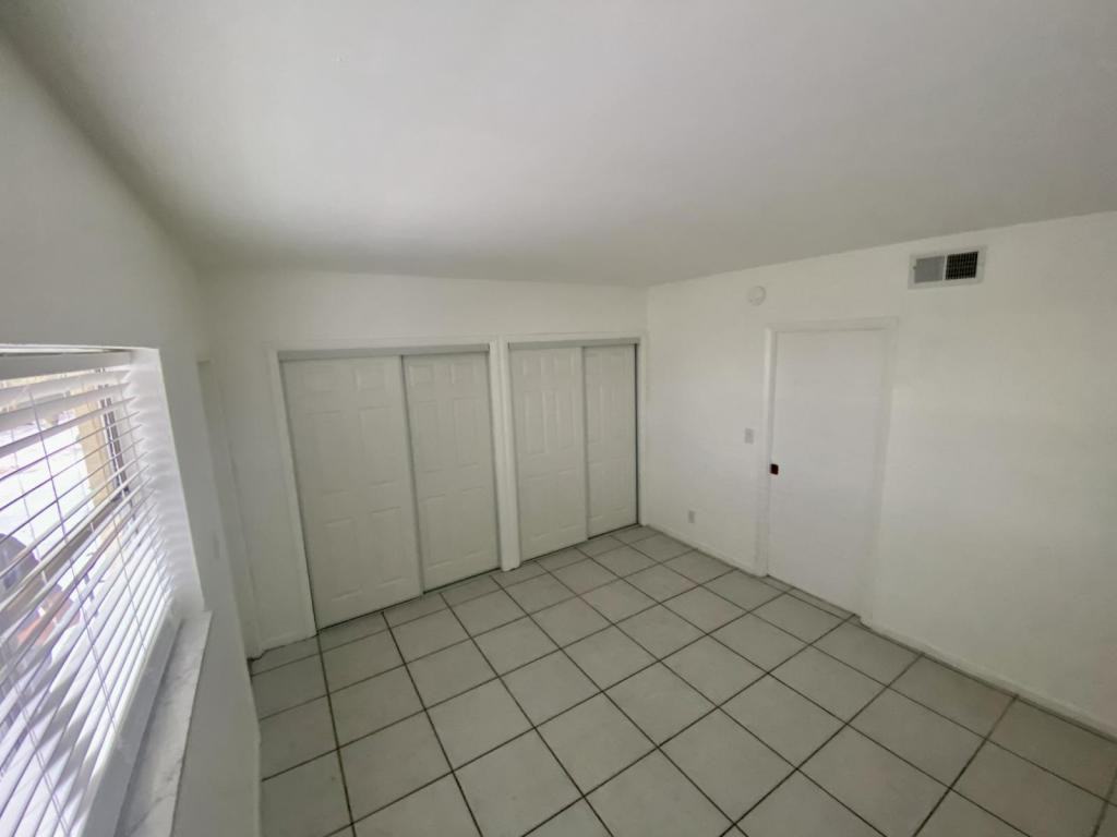 1033 Nw 30th Ct #3 - Photo 5 of 9