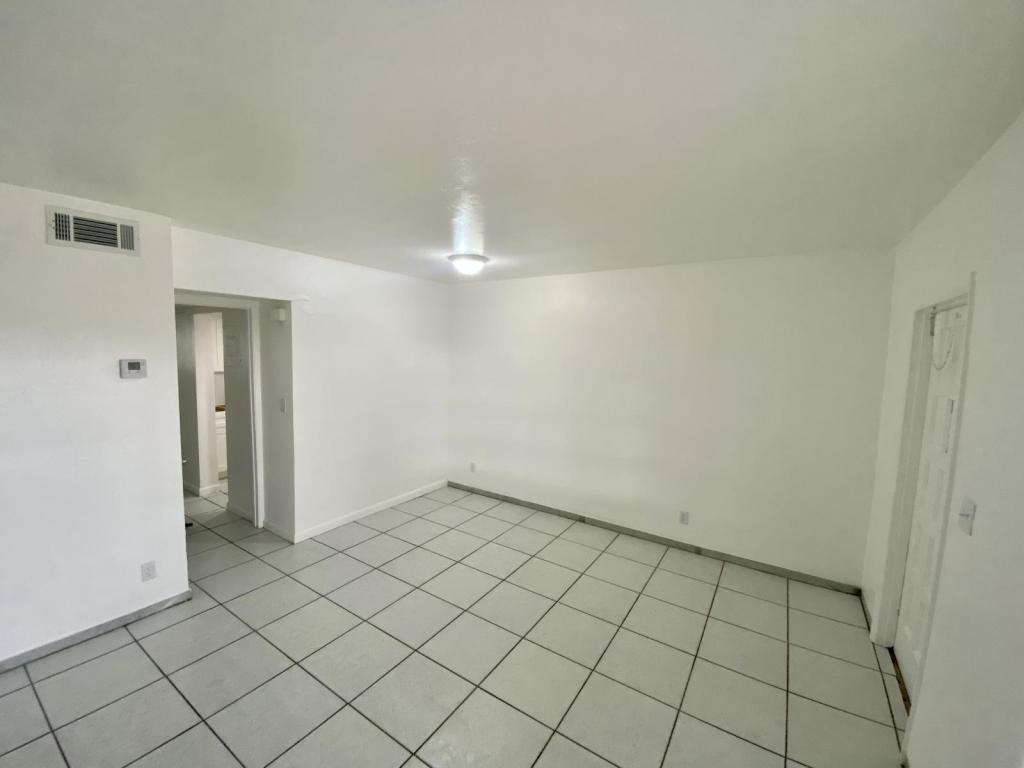 1033 Nw 30th Ct #3 - Photo 7 of 9