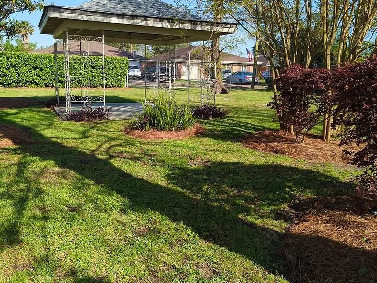 199 Colonial Club Drive - Photo 2 of 13