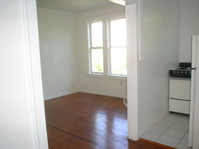 1615 Pennsylvania Ave - Photo 2 of 5