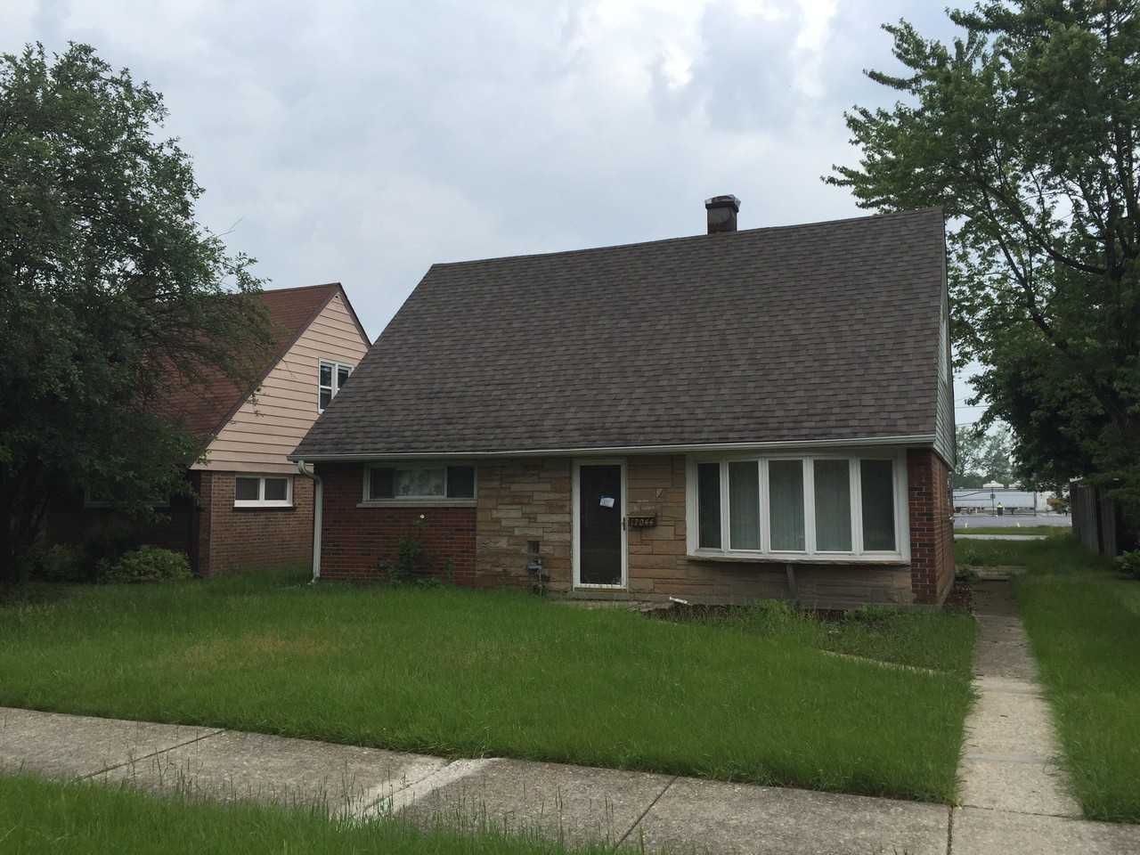 17044 Oakwood Ave - Photo 2 of 16