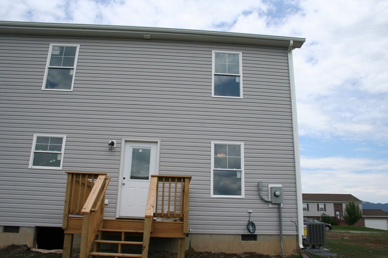 9402 Redtop Ct - Photo 3 of 15