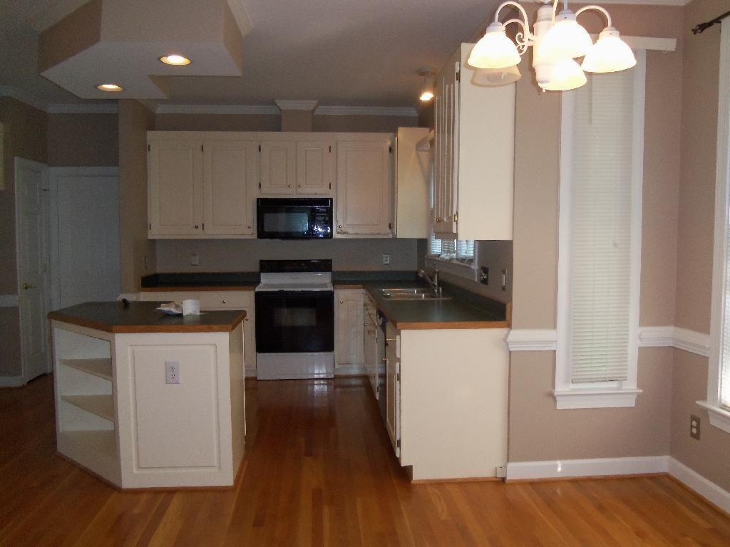 911 Birkdale Dr - Photo 3 of 19