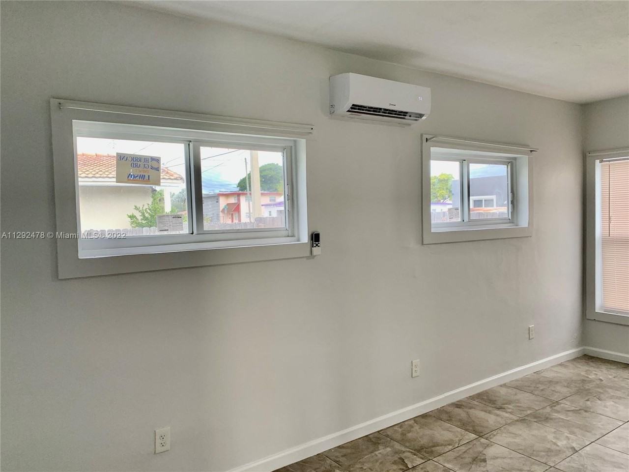 609 Nw 2nd Ave #4 - Photo 3 of 8