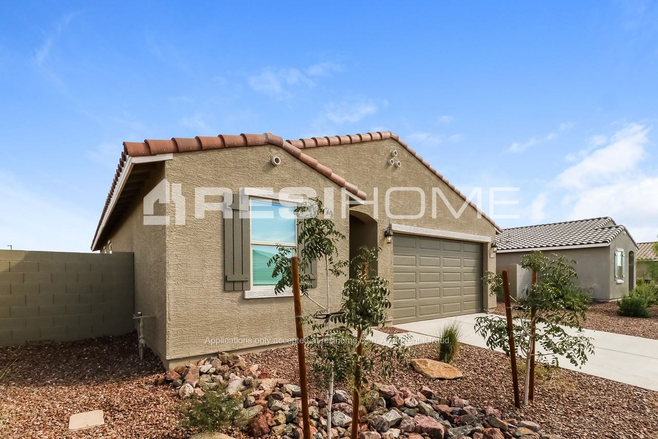 18030 W Pierson St - Photo 3 of 23