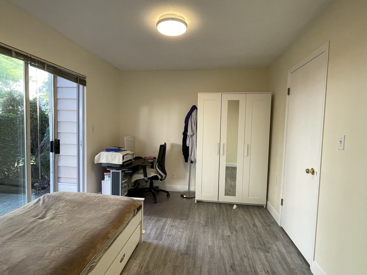 2450 Hawthorne Avenue - Photo 2 of 5