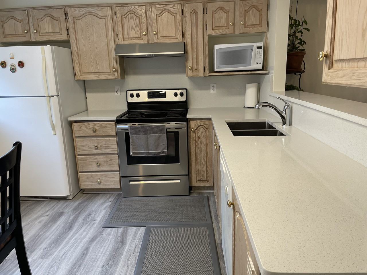 2450 Hawthorne Avenue - Photo 3 of 5