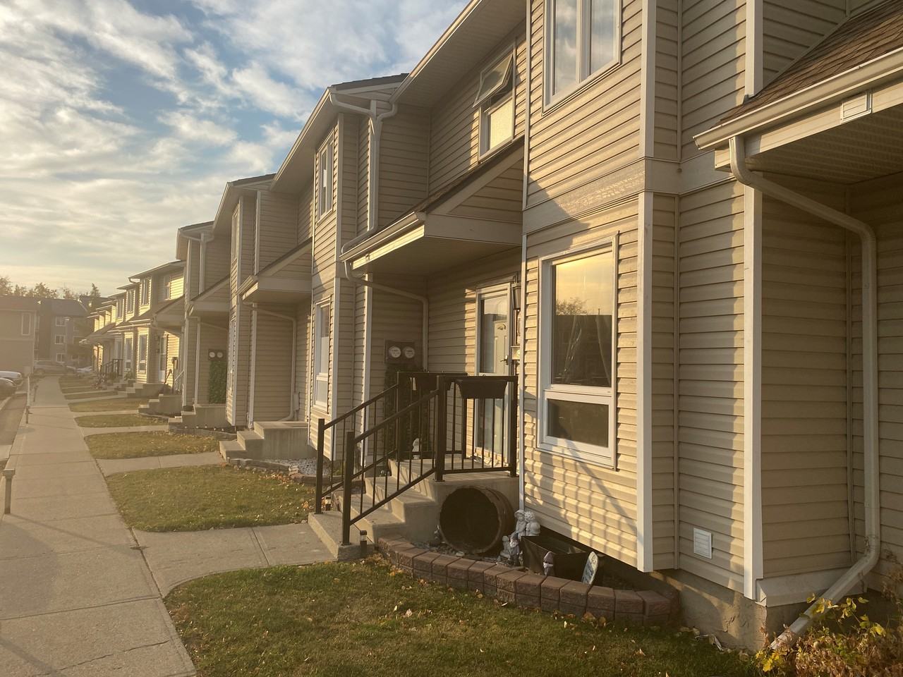 Regal Estates Condominiums Apartments 473 Dunluce Rd Nw, Edmonton, AB