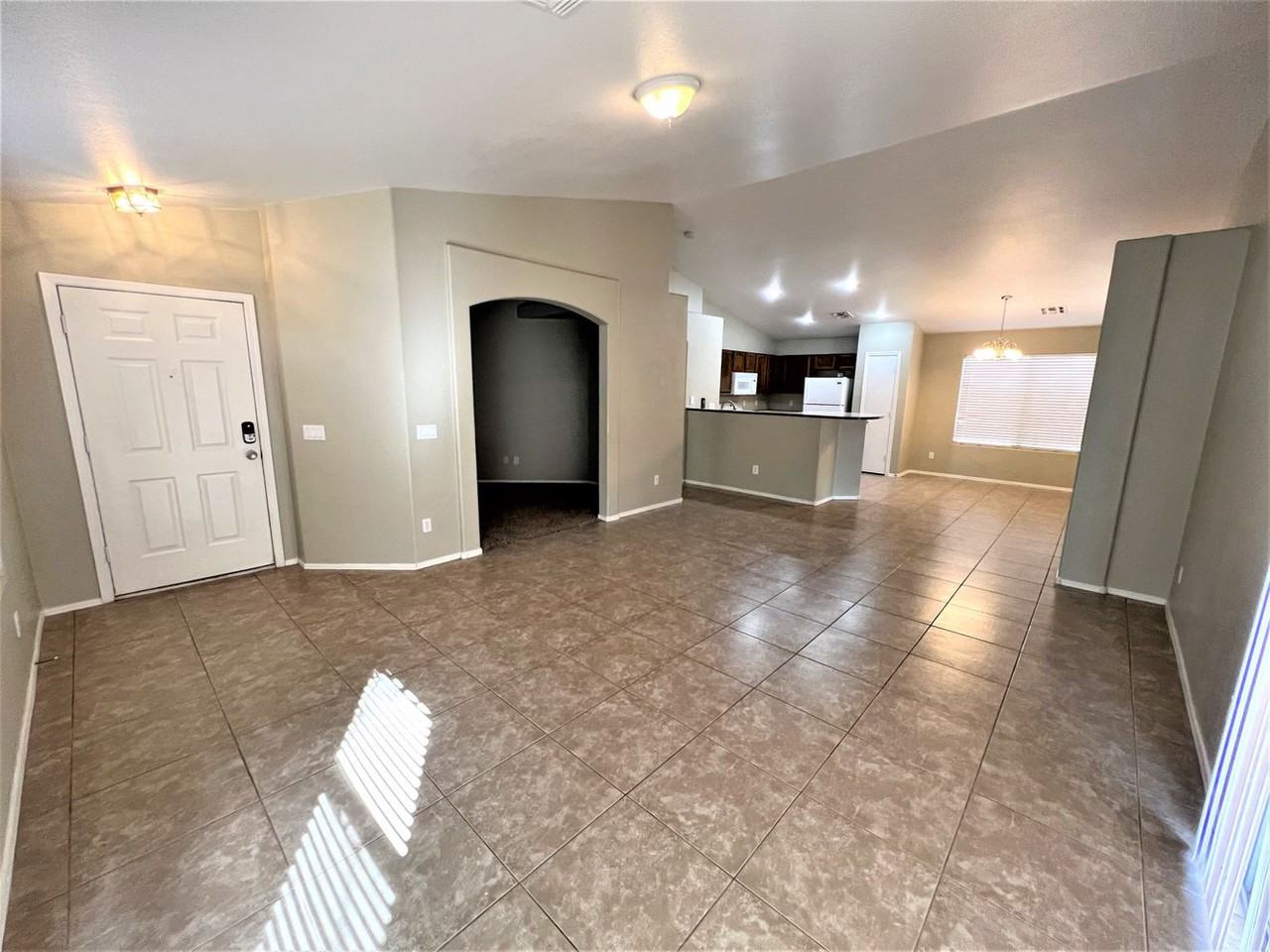 8021 W Magnolia St - Photo 2 of 17