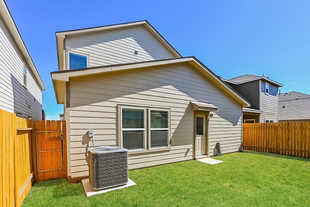 7927 Cypress Country Dr - Photo 4 of 5