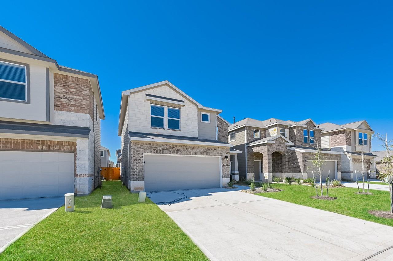 7939 Cypress Country Dr - Photo 3 of 5