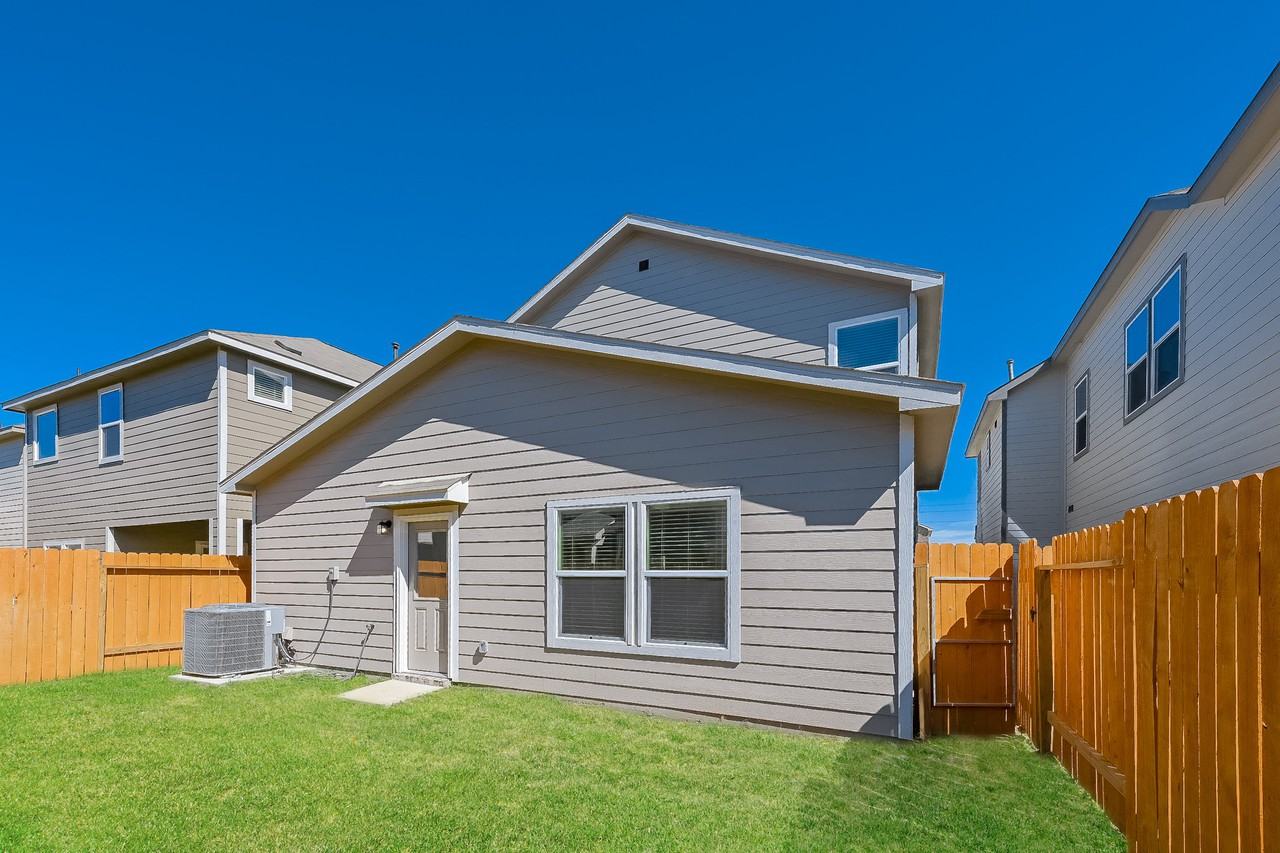 7939 Cypress Country Dr - Photo 4 of 5