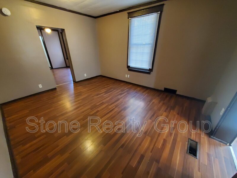 2044 N 11th St #3 - Photo 5 of 8