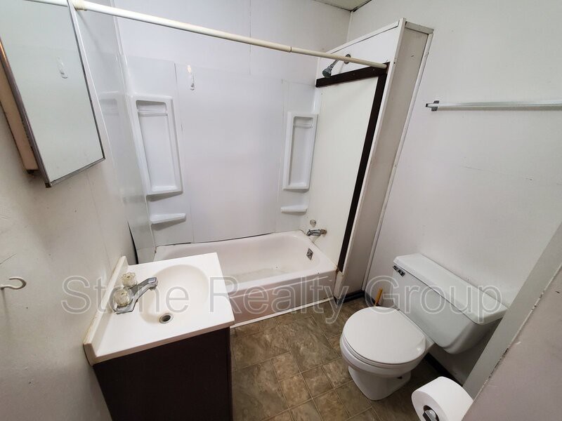 2044 N 11th St #3 - Photo 6 of 8