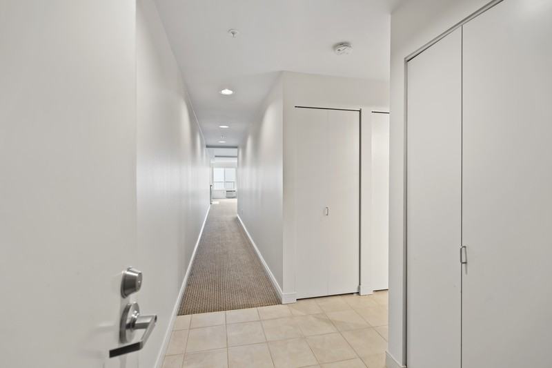601 W Mercer Pl #401 - Photo 7 of 24