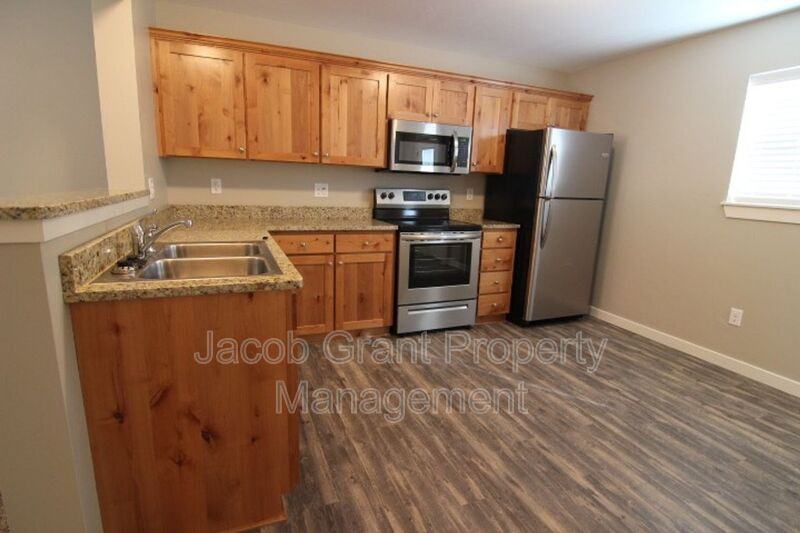 Lincoln Dr #141 - Photo 3 of 14