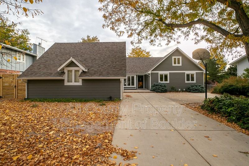 470 W Sutton Cir - Photo 2 of 26