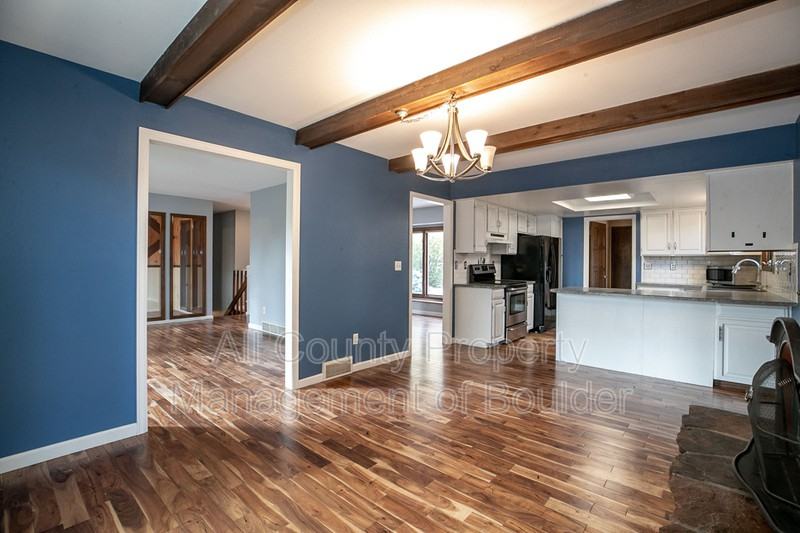 470 W Sutton Cir - Photo 4 of 26