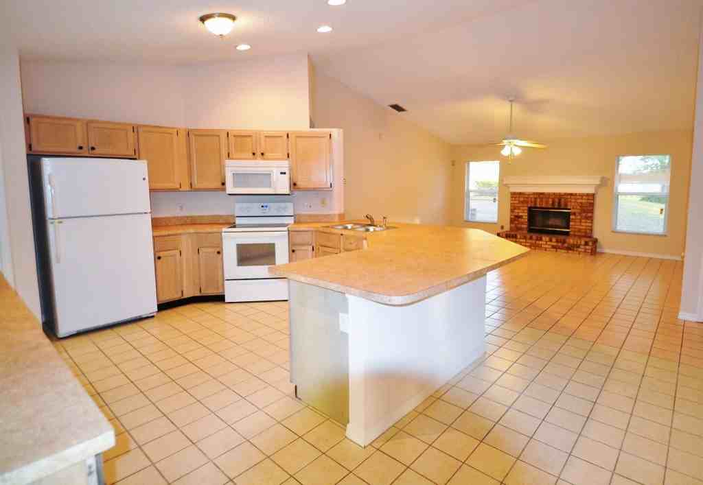 7901 Beechdale Ct - Photo 3 of 9