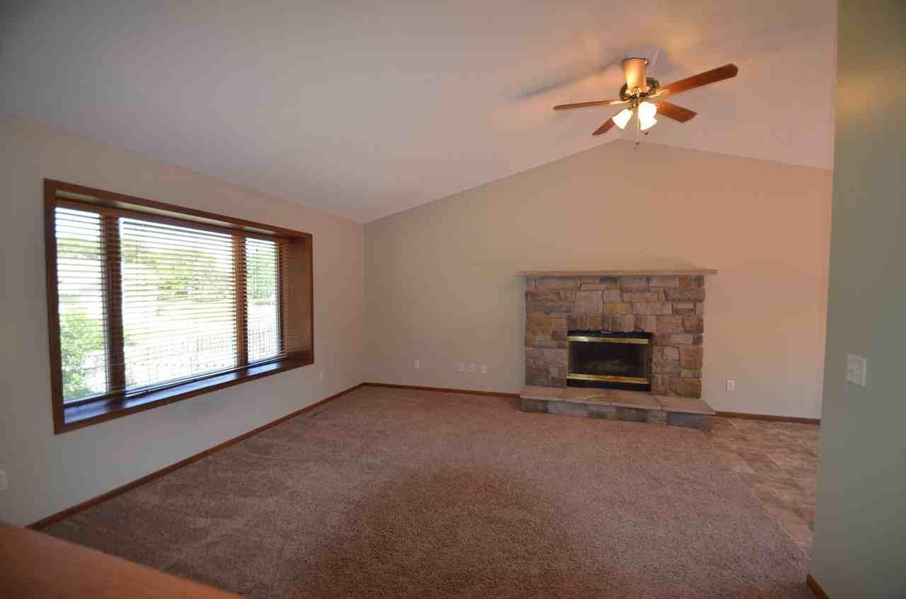 7655 Hyde Ave S - Photo 2 of 10