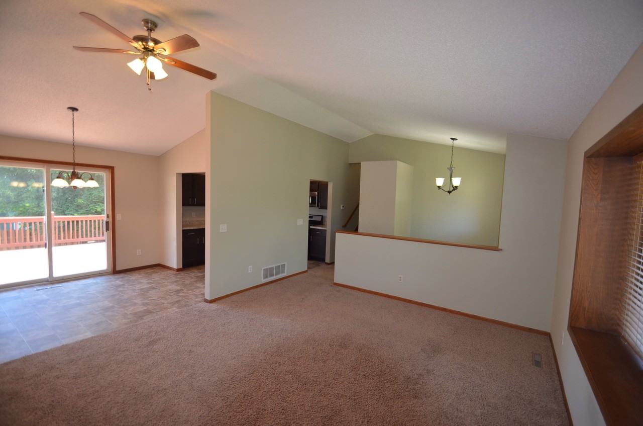 7655 Hyde Ave S - Photo 3 of 10