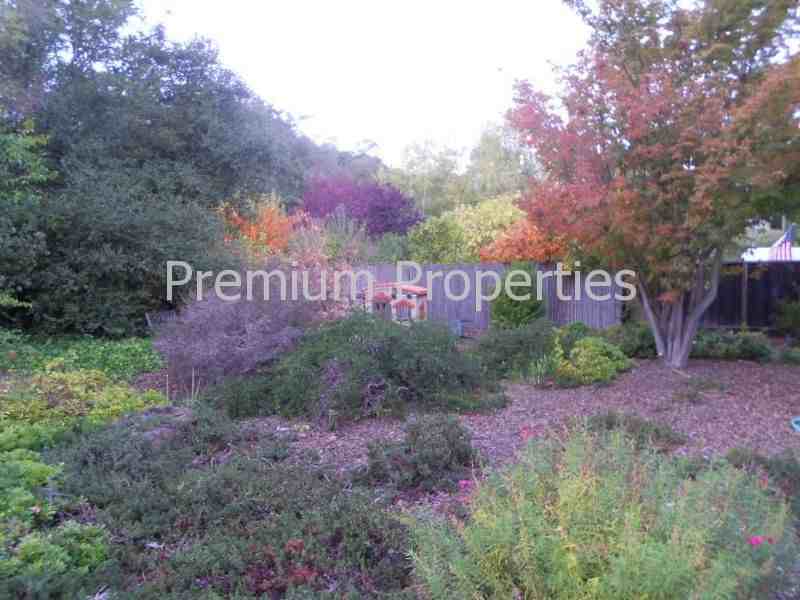 3291 Fairholm Ct - Photo 3 of 26