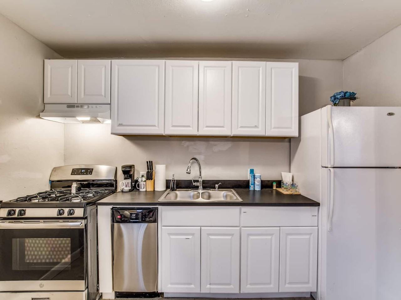 805 Colquitt St #05