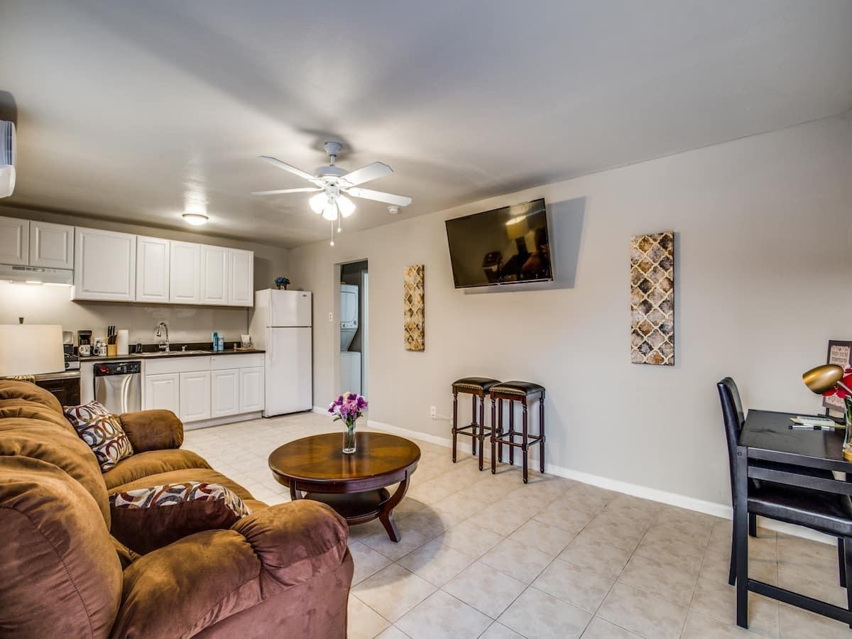 805 Colquitt St #05 - Photo 3 of 11