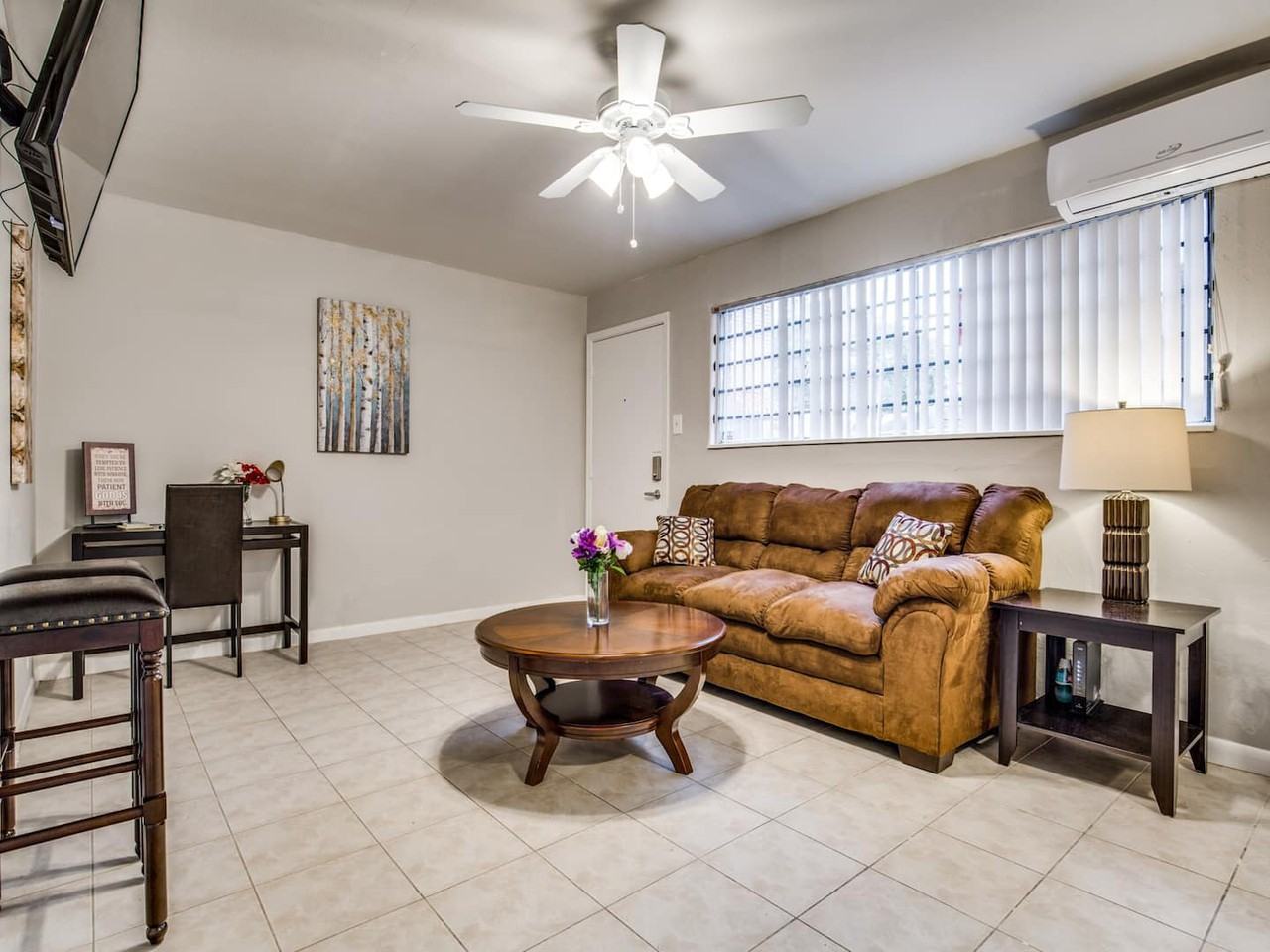 805 Colquitt St #05 - Photo 4 of 11