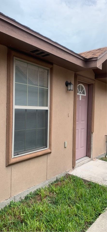 2101 Bahamas Dr #3 - Photo 4 of 21