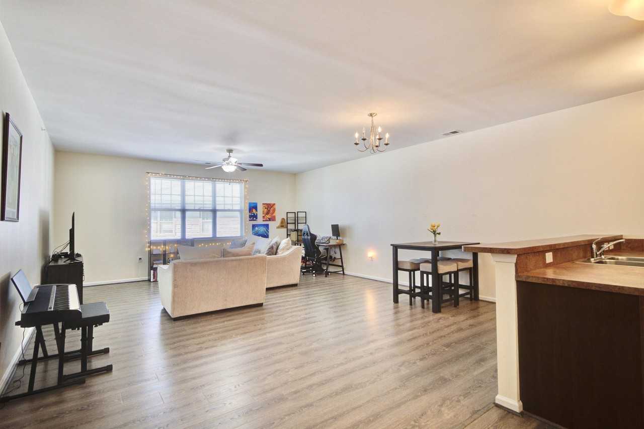 4316 Colindale Road - 1Unit 304 #1 - Photo 2 of 34