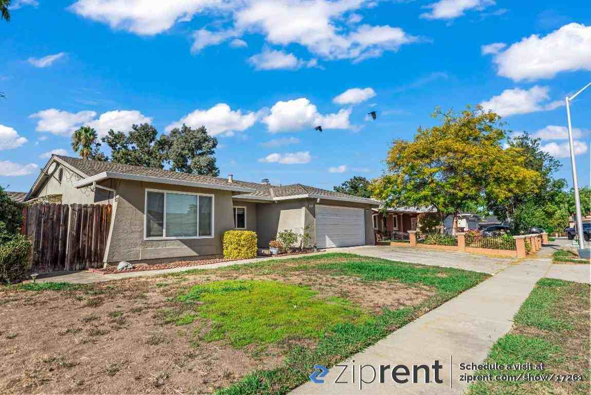 36857 Walnut St - Photo 2 of 33