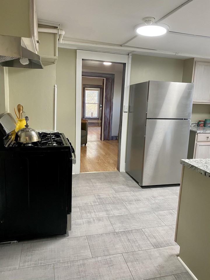 E Spencer St #136-1 - Photo 5 of 21