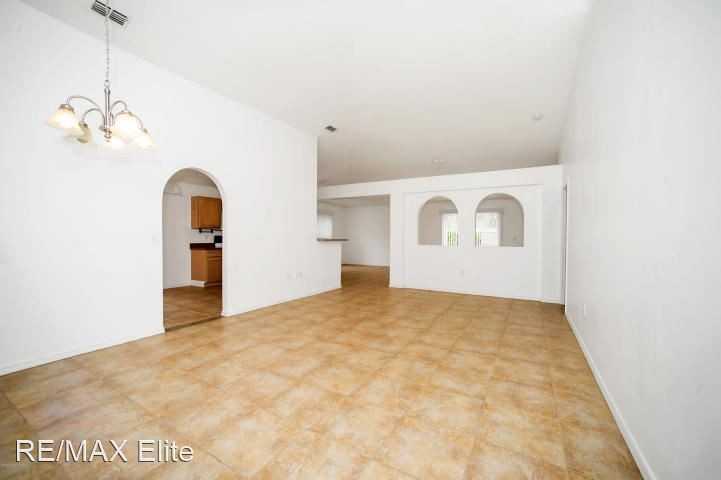 1732 Vista Lake Cir - Photo 2 of 15