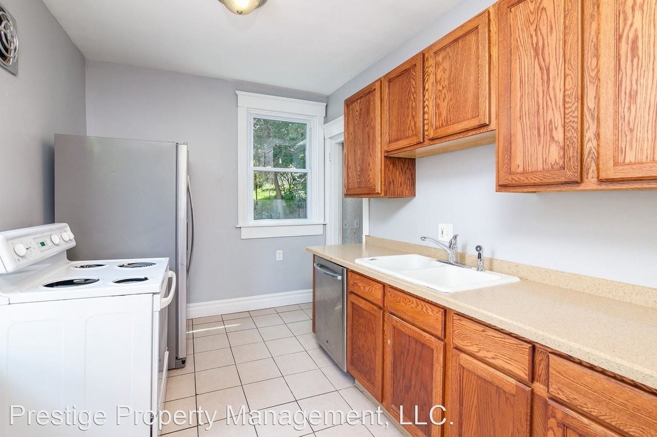 2528 Ravine St - Photo 3 of 33