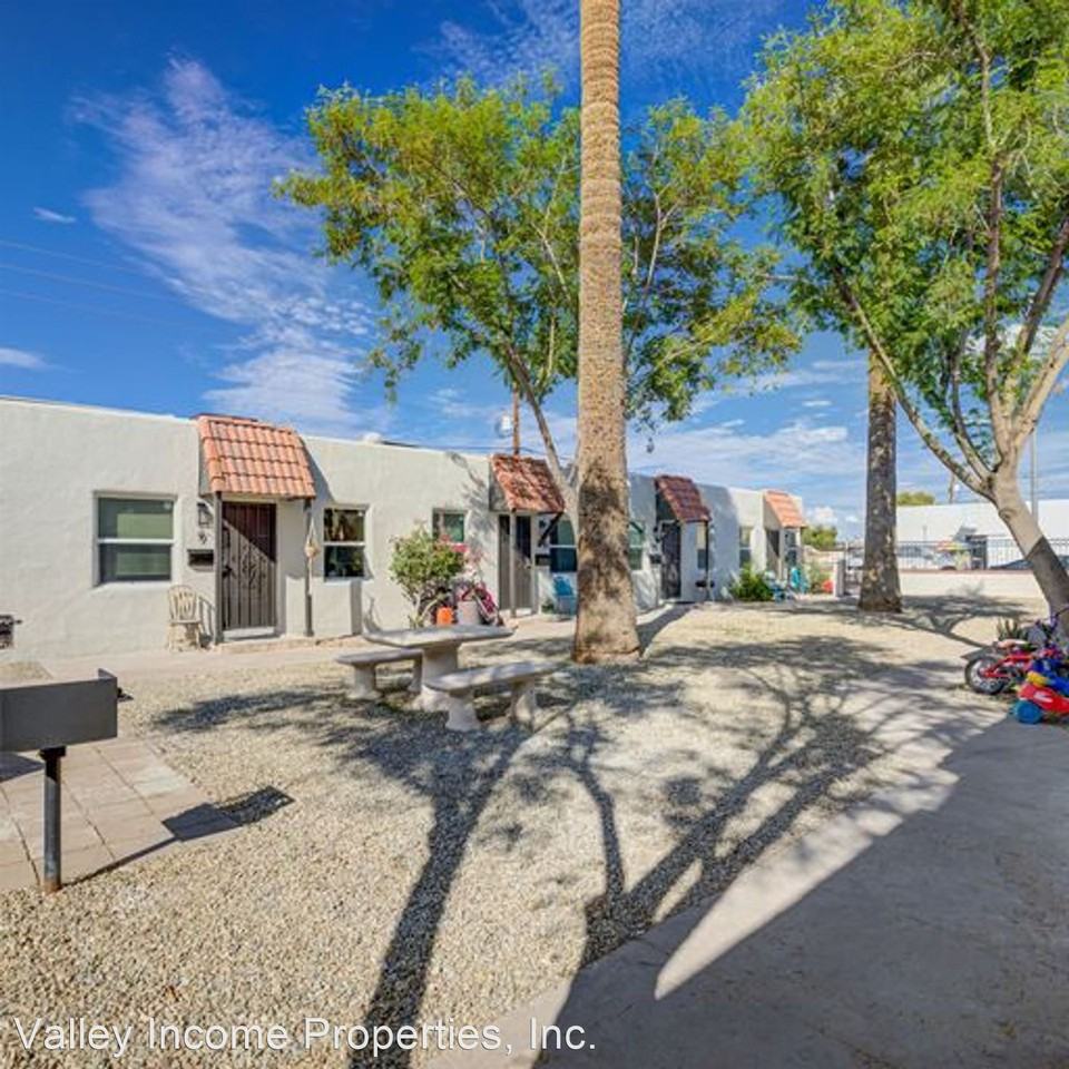 Beautiful One Bedroom One Bathroom on Arizona Ave. in Chandler! - Photo 3 of 29