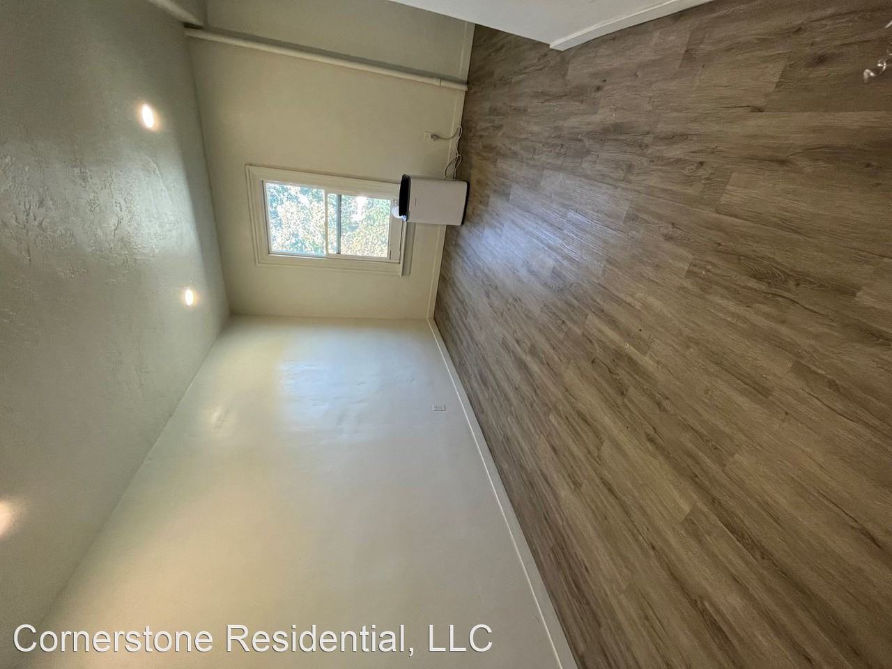 376 E 300 S - Photo 3 of 5