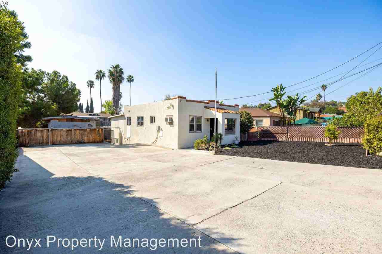8655 Valencia St - Photo 2 of 21