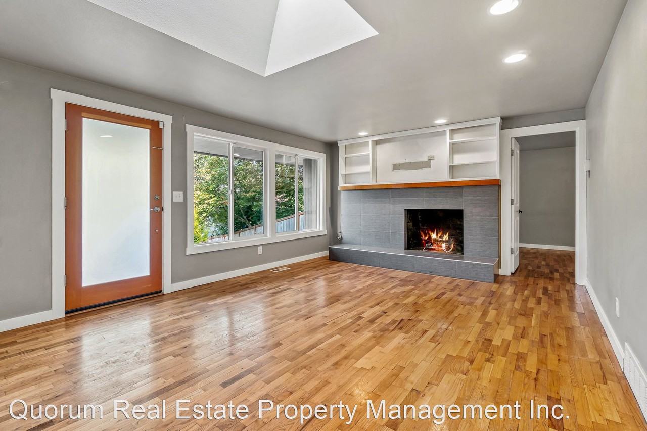 317 NE 178th St - Photo 3 of 27