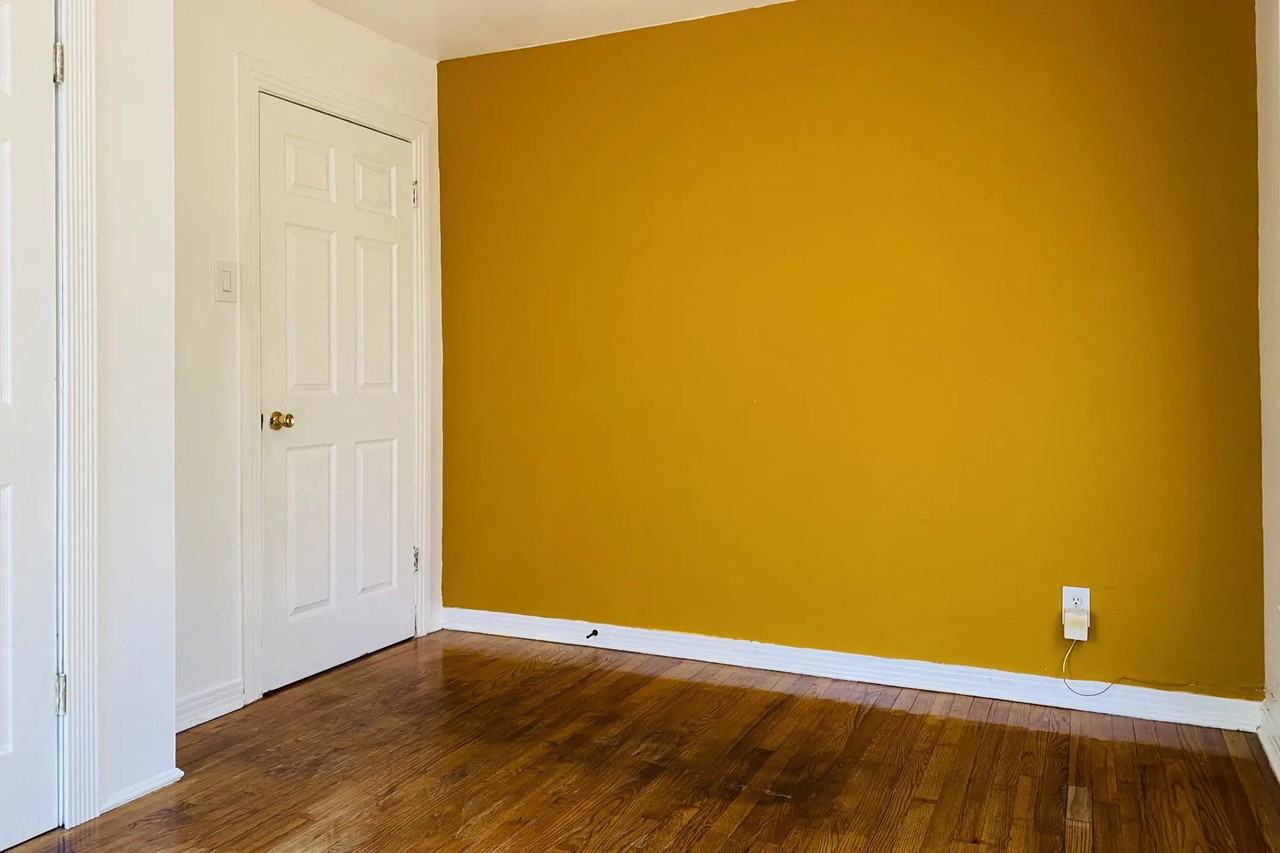 1935 Pembroke St - Photo 2 of 26