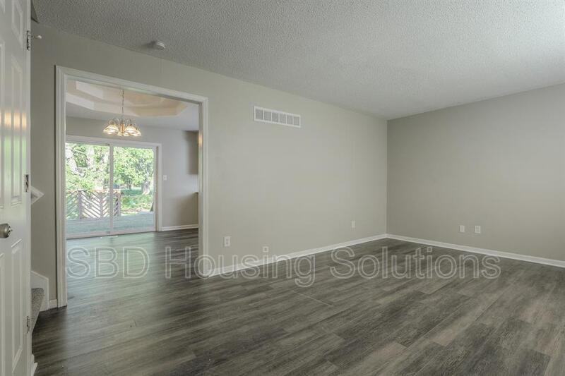 16104 Slater Ave - Photo 3 of 20