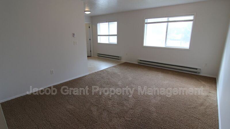 385 Golden St #4 - Photo 3 of 11