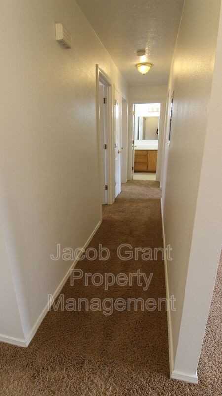 385 Golden St #4 - Photo 4 of 11